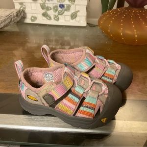 KEEN TODDLERS NEWPORT H2 SANDALS SZ 6